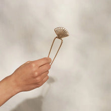 Load image into Gallery viewer, Kitsch - Metal Clam Shell French Hair Pin - Gold
