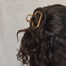 Load image into Gallery viewer, Kitsch - Metal Medium Open Shape Puffy Claw Clip - Gold