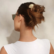 Load image into Gallery viewer, Kitsch - Metal Clam Shell French Hair Pin - Gold