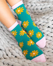 Load image into Gallery viewer, Sockspirations Flowers will Bloom Socks
