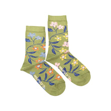 Load image into Gallery viewer, Friday Sock Co. - Women's Flower Vine Socks