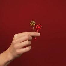 Load image into Gallery viewer, Kitsch - Metal Gift Bow Bobby Pins 4pc Set - Red & Gold