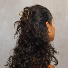 Load image into Gallery viewer, Kitsch - Metal Medium Open Shape Puffy Claw Clip - Gold