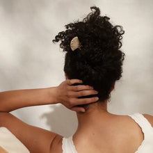 Load image into Gallery viewer, Kitsch - Metal Clam Shell French Hair Pin - Gold
