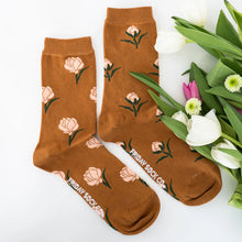 Load image into Gallery viewer, Friday Sock Co. - Women&#39;s Blooming Flower Socks
