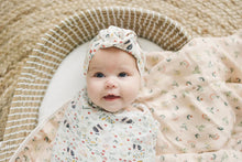 Load image into Gallery viewer, Loulou Lollipop Bumble Bees Muslin Swaddle
