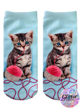 Load image into Gallery viewer, KITTEN AND YARN GLITTER ANKLE SOCKS
